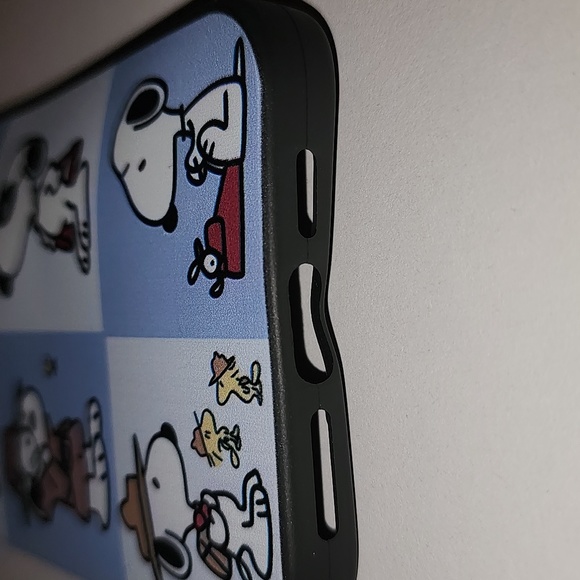 Brand new Apple IPhone 🍎 15 Pro Max   Peanuts Snoopy soft Silicone Phone Case - Picture 4 of 7